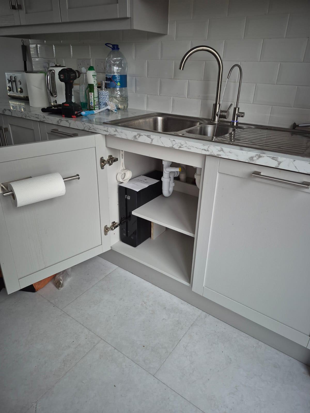 ArkkZ reverse osmosis water filter installed under sink for Ireland & UK, pure and convenient.