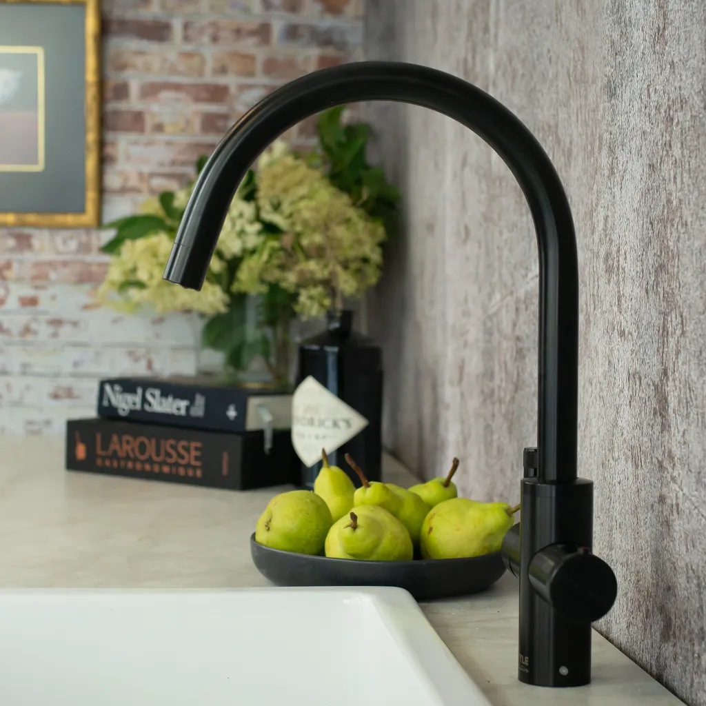 Signature Modern Black Lifestyle 3.webp